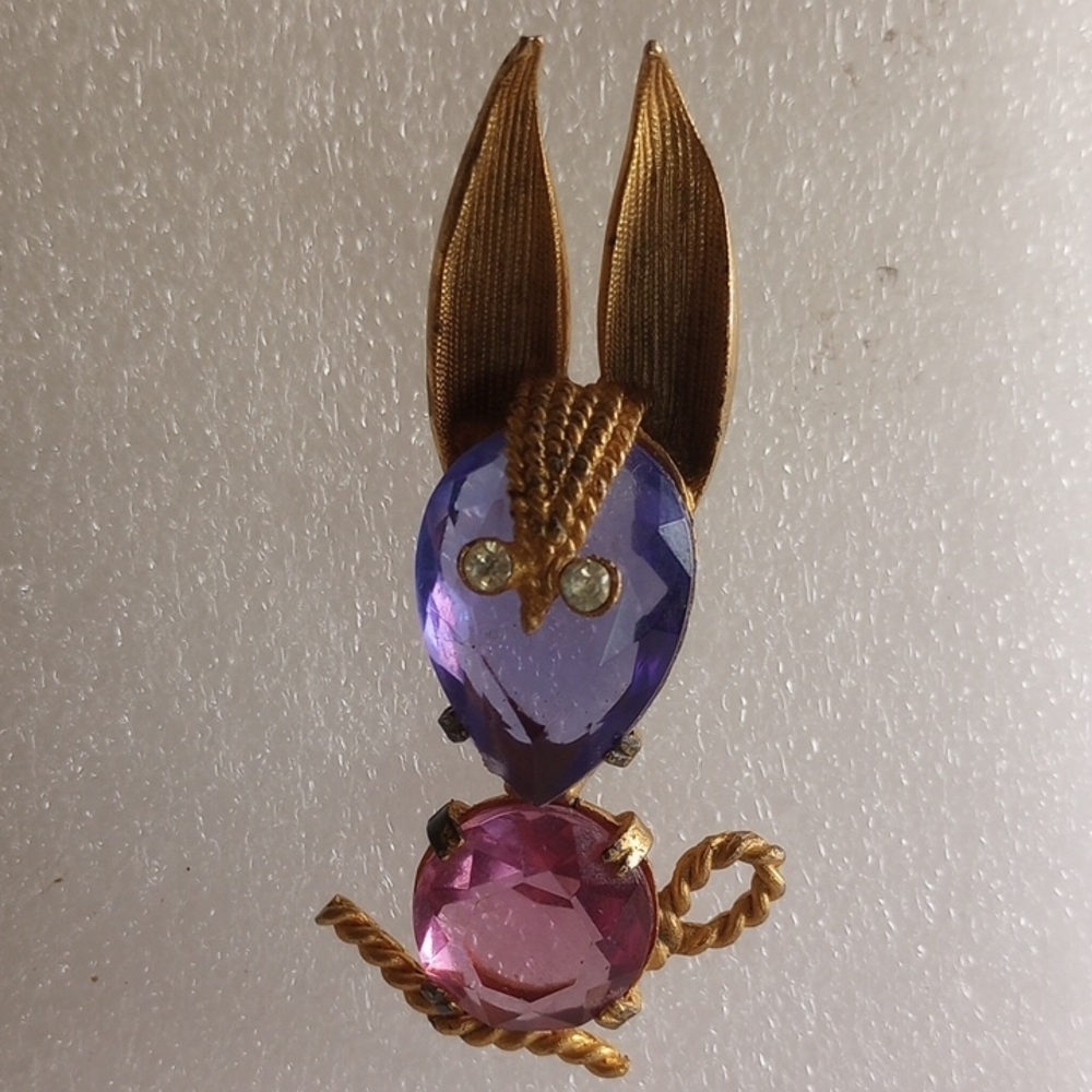 ADORABLE VINTAGE FIGURAL BUNNY PIN AND NAPIER BROOCH SET